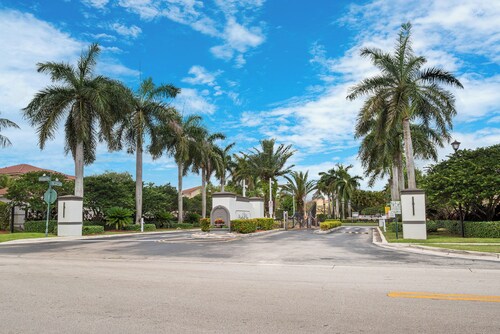 Fabulous 3-bedroom villa with AC in charming Homestead