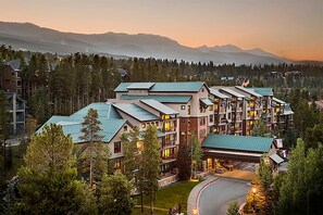 Exterior - Seven days on Peak 9 in Breckenridge at Valdoro Mountain Lodge (Breckenridge)
