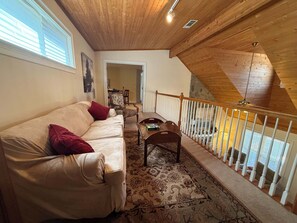 Living area - Peaceful 6BR Retreat - Wrap-Around Porch, 600sf Study & Amazing Views (Villa Rica)