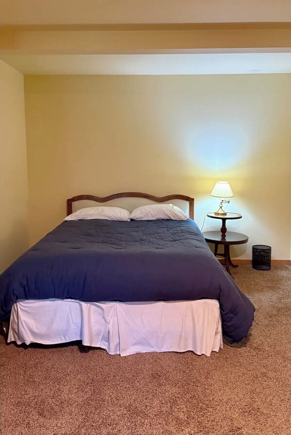 Room - Central Manson Home-Pool, Hot Tub, Lake Views (Manson)