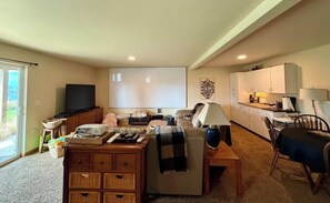 Living area - Central Manson Home-Pool, Hot Tub, Lake Views (Manson)