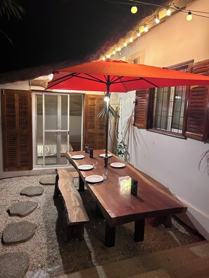 Outdoor dining - Vrbo Property (Kabrousse)