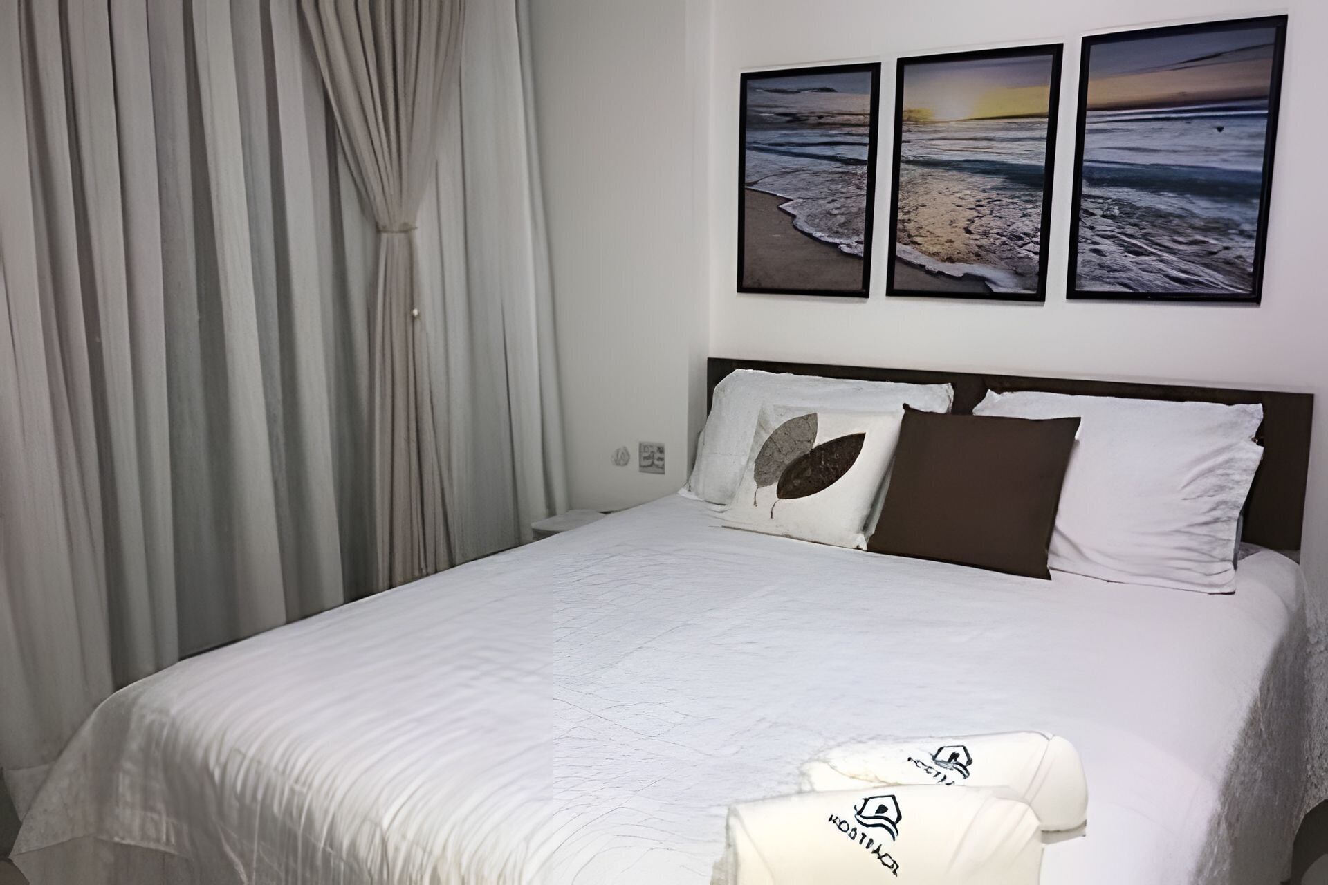 エコノミー アパートメント | ノートパソコン用作業スペース、遮光カーテン、アイロン / アイロン台、WiFi (無料)