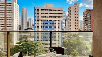 Apartamento estándar | Restaurante al aire libre