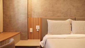 Apartment | Laptop workspace, blackout drapes, iron/ironing board, WiFi (free)