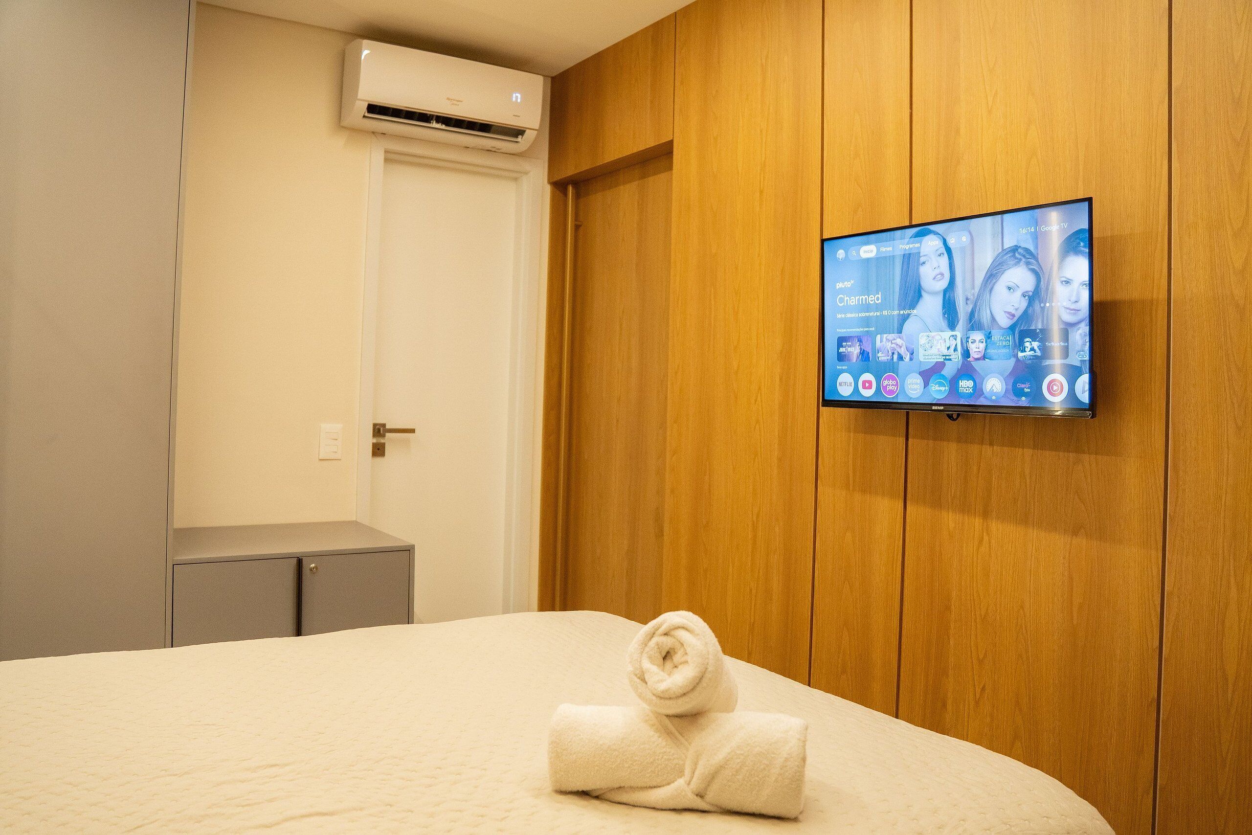 Apartment | Laptop workspace, blackout drapes, iron/ironing board, WiFi (free)
