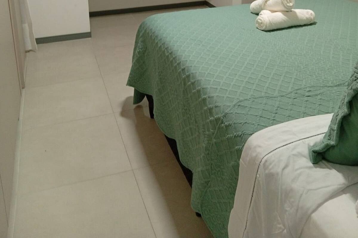 Elite Apartment | Laptop workspace, blackout curtains, iron/ironing board, free WiFi