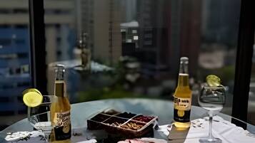 Classic Apartment | Outdoor dining