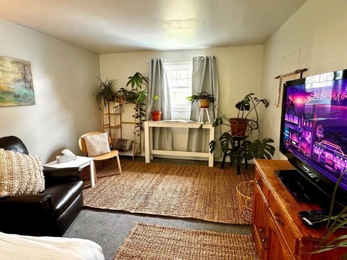 2 bed Suite: kitchen, parking, king/queen upstairs