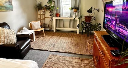 2 bed Suite: kitchen, parking, king/queen upstairs