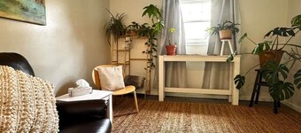 2 bed Suite: kitchen, parking, king/queen upstairs