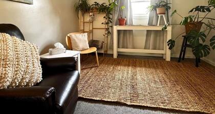2 bed Suite: kitchen, parking, king/queen upstairs