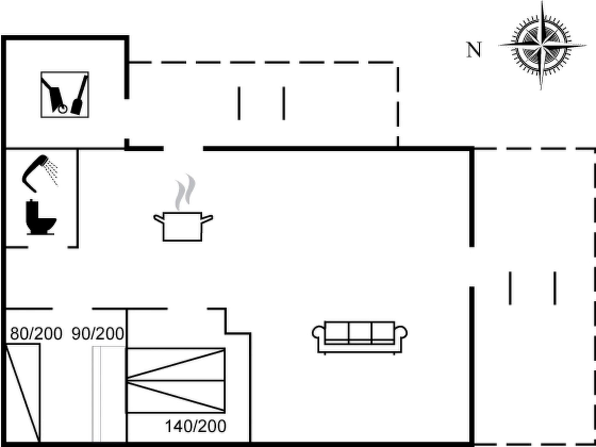 Ein Grundriss mit einer Küchenzeile, einem Badezimmer und einem Wohnbereich mit einer Couch.