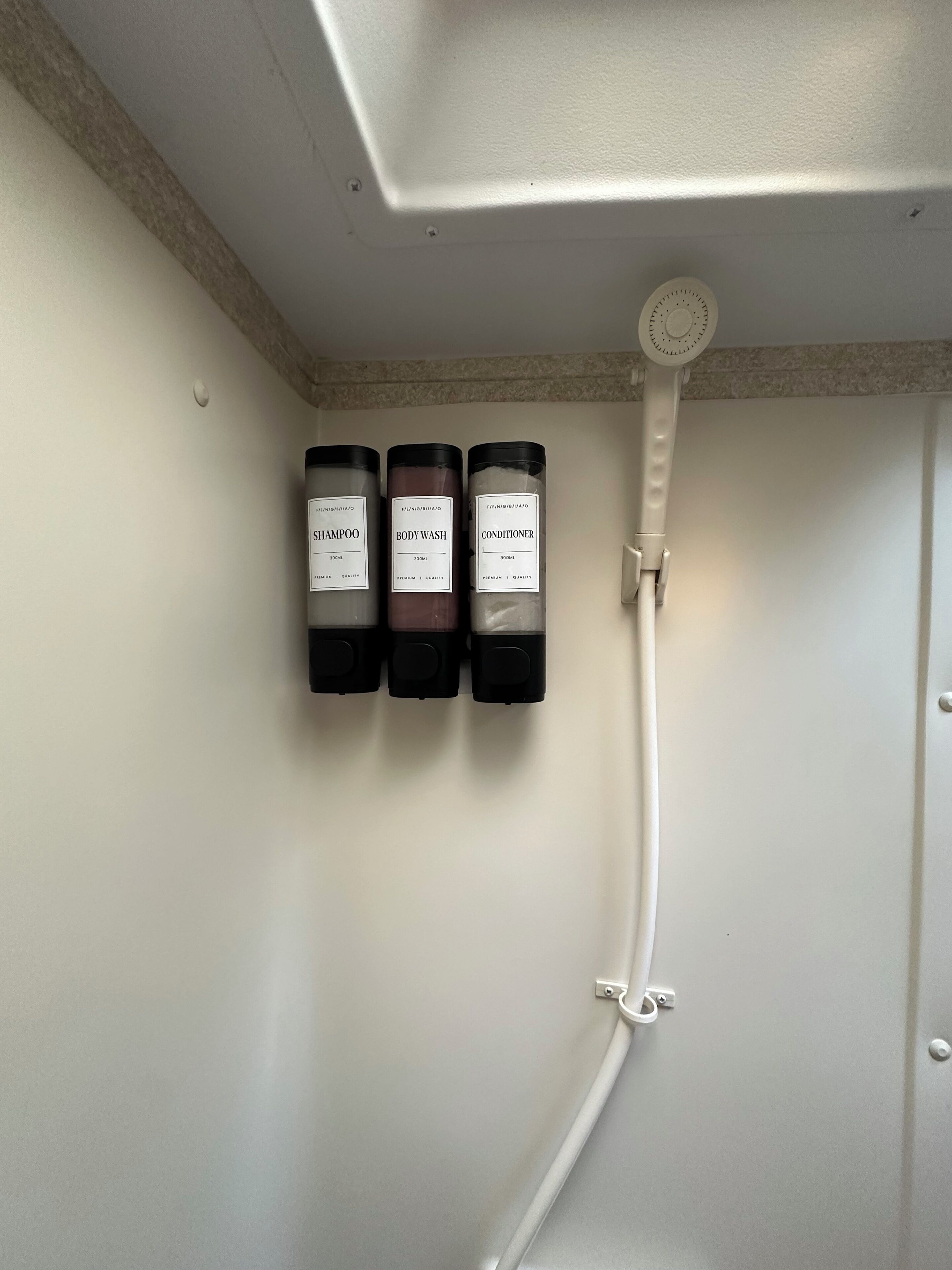 Toallas, jabón y papel higiénico