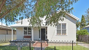 A single-story house with a front porch, a black door, and a mailbox. - Linda’s Cottage at the Hunter  (Cessnock)