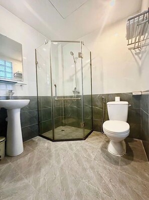 Bathroom - Hanoi Serenity Hotel 2 (Hanoi)