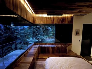 Room - Unique & peaceful forest cabin with pool & trails (Venecia)