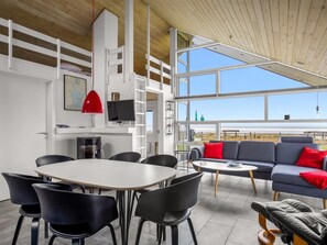 Dining - "Ioar" - 10m from the sea by Interhome (Bjert)