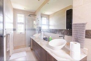 Bathroom - Ocean View Home & Gallery with Infinity Pool and Private Outdoor Areas (Tamarindo)