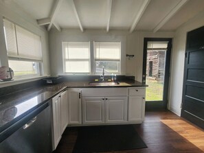Private kitchen - Enjoyable 2-bedroom house with AC in charming Toccoa (Toccoa)