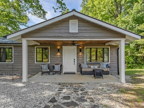 Exterior - Cozy, whole house in peaceful Burnsville/Celo, under the Black Mountain Range. (Burnsville)