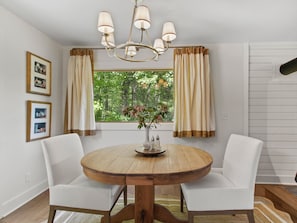 Dining - Cozy, whole house in peaceful Burnsville/Celo, under the Black Mountain Range. (Burnsville)