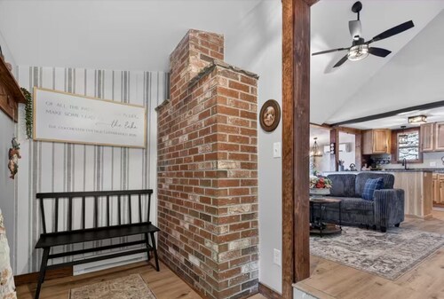 The Colchester Cottage- a lakefront retreat