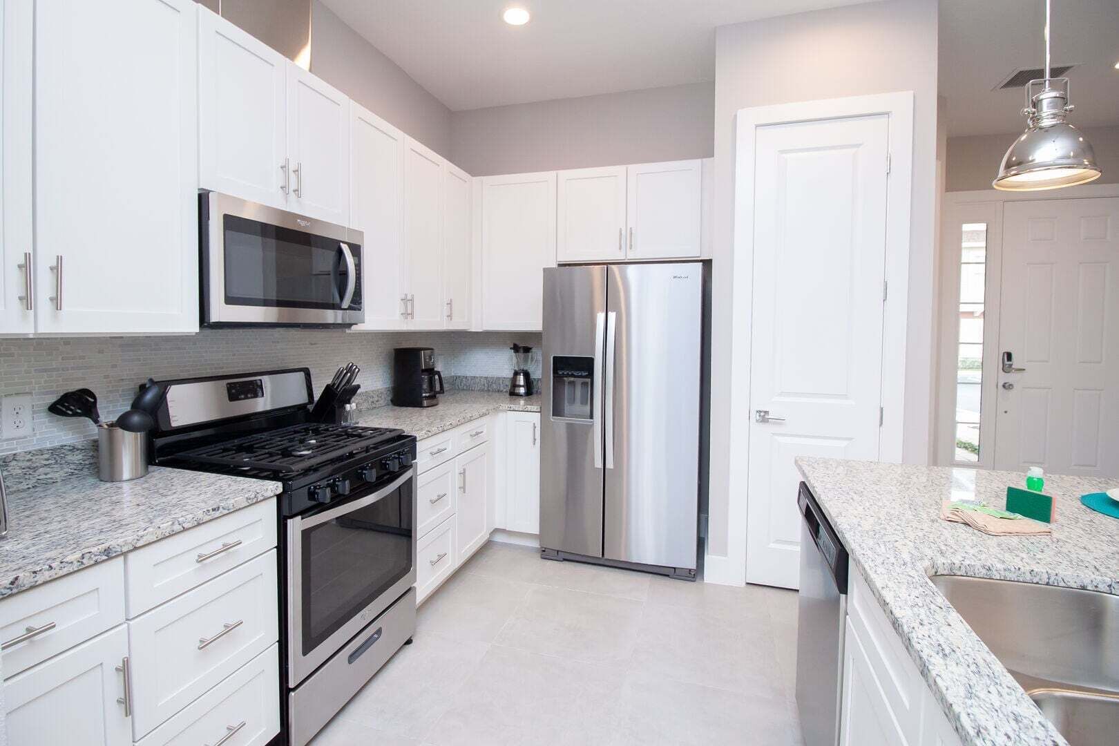 House, Multiple Beds, Pool Access (SMV144-2658-4) | Private kitchen