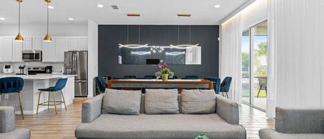 House, Multiple Beds, Pool Access, Pool View (BLV104-610-12-GP) | Living area