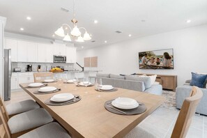 Dining - Bright and Comfy Villa Private Pool (Kissimmee)