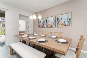 Townhouse, flere senger, adgang til basseng, bassengutsikt (SLA106-2318-5-GP) | Spiseområde