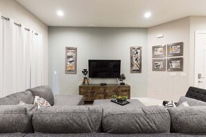 Townhome, Multiple Beds, Pool Access, Garden View (SMV137-7582-5-G) | Living area