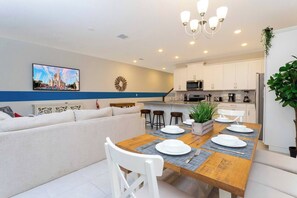 Townhouse, Beberapa Tempat Tidur, akses ke kolam renang, pemandangan kolam renang (SLA102-2186-5-GP) | Interior