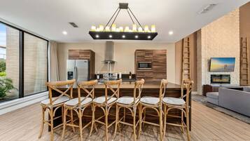 Townhome, Multiple Beds, Pool Access (MVR101-3088-3-G) | Private kitchen