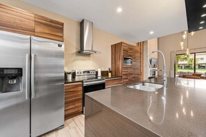 Townhome, Multiple Beds, Pool Access (MVR101-3088-3-G) | Private kitchen