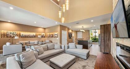 Bright and Modern Townhome at Magic Village Superb Location