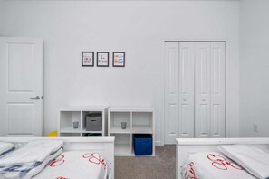 Townhouse, Beberapa Tempat Tidur, akses ke kolam renang, pemandangan kolam renang (CHG106-1081-3)