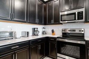 Townhouse, Beberapa Tempat Tidur, akses ke kolam renang, pemandangan kolam renang (CHG106-1081-3) | Dapur pribadi