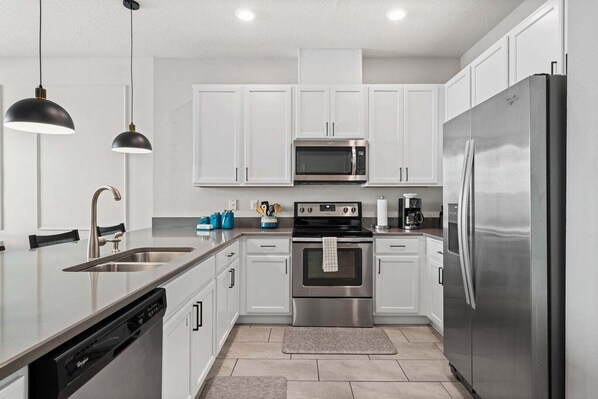 Townhome, Multiple Beds, Pool Access, Pool View (CB101-5123-4-G) | Private kitchen