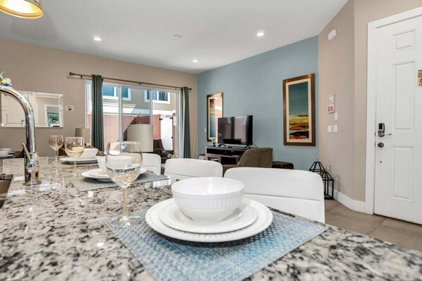 Townhome, Multiple Beds, Pool Access, Pool View (SMV112-2649-5-GS) | Dining