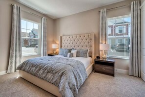 Chambre, plusieurs lits, accès piscine, vue piscine (SMV154-7599-5-GS)