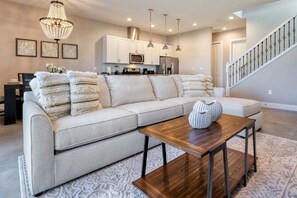 Room, Multiple Beds, Pool Access, Pool View (SMV154-7599-5-GS) | Living area