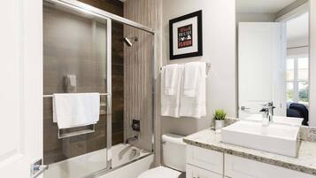 Room, Multiple Beds, Pool Access, Pool View (SMV154-7599-5-GS) | Bathroom