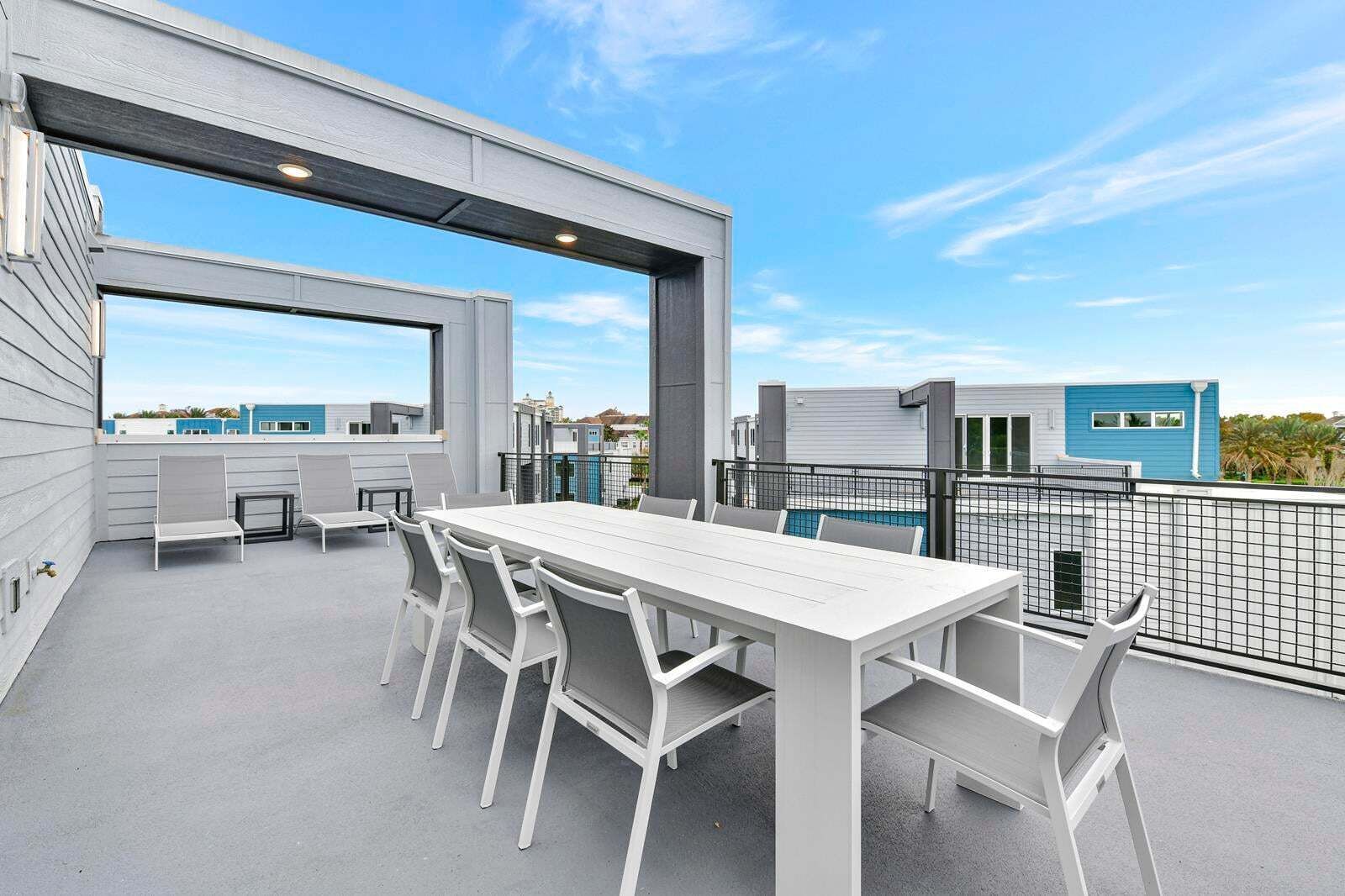 Apartment, Multiple Beds (REU119-7770-238-5-G) | Outdoor dining