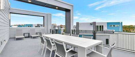 Apartment, Multiple Beds (REU119-7770-238-5-G) | Outdoor dining