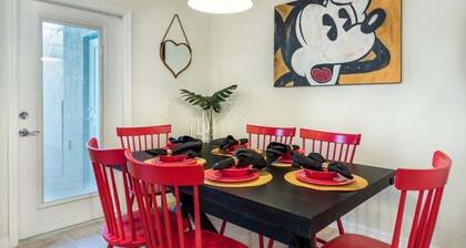 Spacious 5-bedroom Villa With Private Pool in Davenport