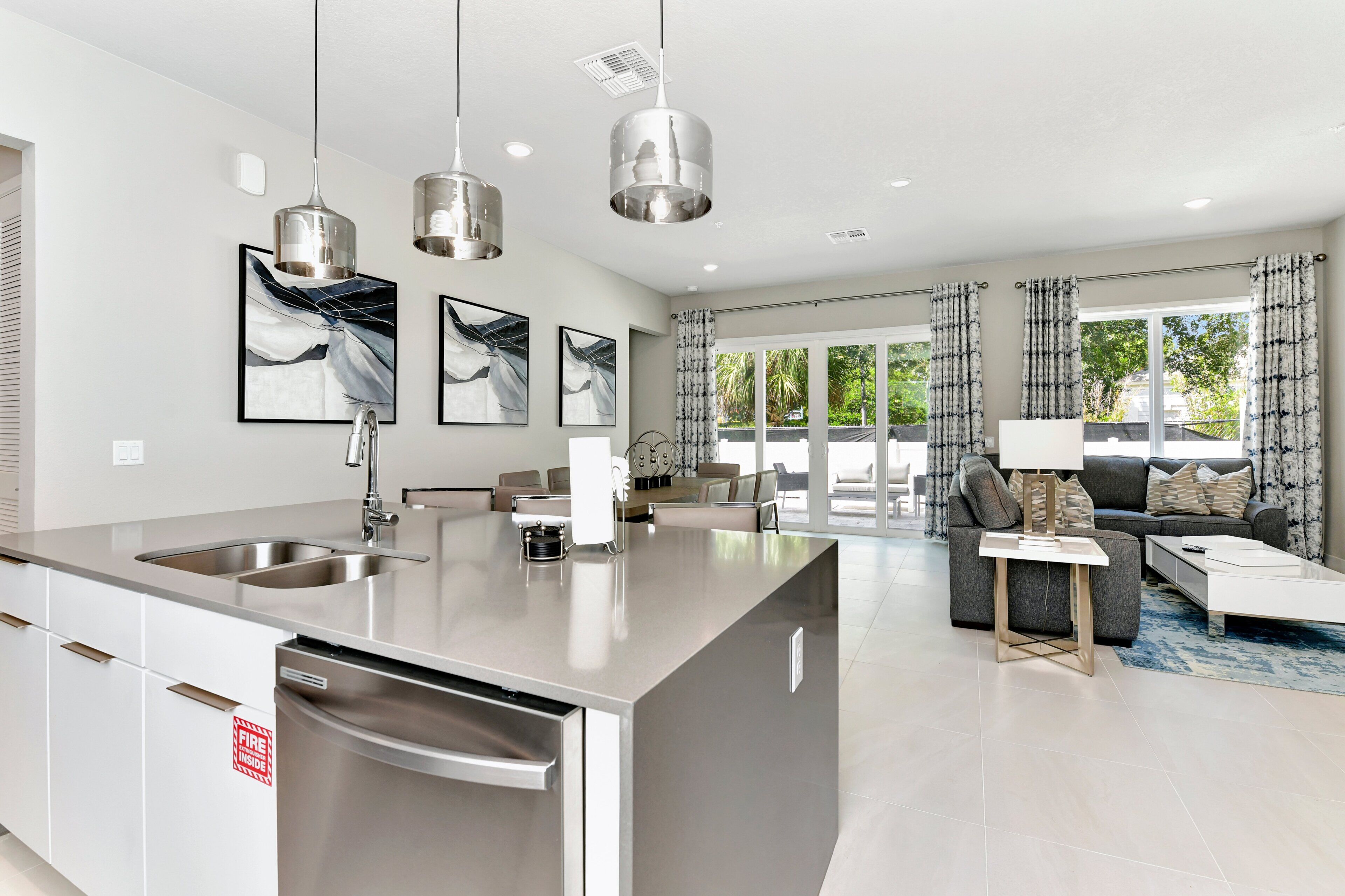 Apartment, Multiple Beds, Patio, City View (REU117-7770-138-4-G) | Interior