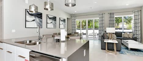 Apartment, Multiple Beds, Patio, City View (REU117-7770-138-4-G) | Interior