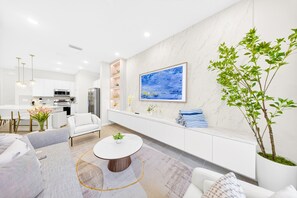 Maison en rangée, Plusieurs lits, accès à la piscine, vue sur la piscine (PG102-10472-5-P) | Aire de séjour
