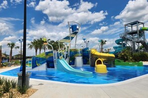 Pool - Townhouse 3 BR, 2.5 BA Villa Sleeps 10! (Davenport)